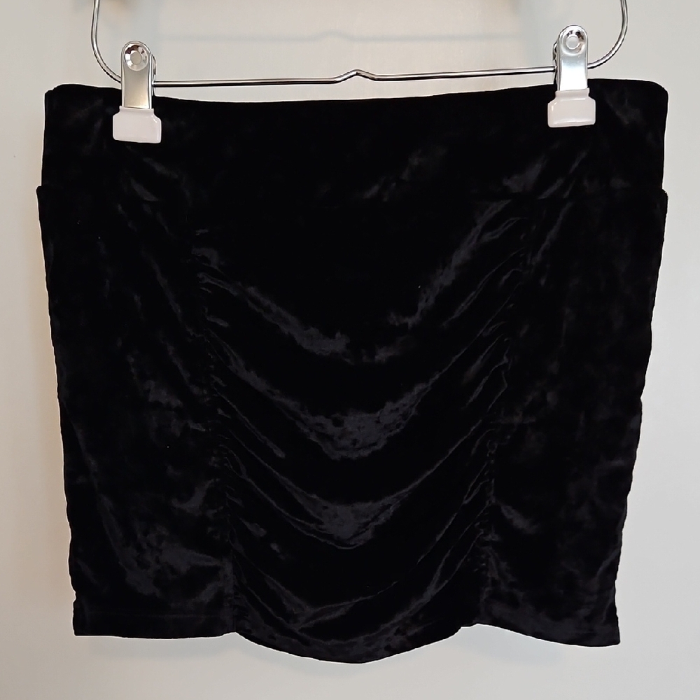 ❤️$6 Sale!❤️ Y2K Era Black Velvet Miniskirt EUC
